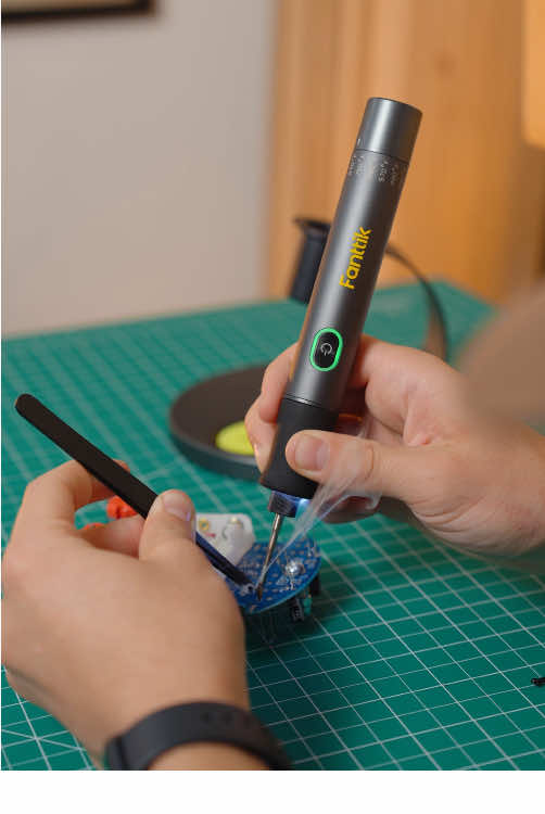 Quick Look at this fast-heating soldering iron! Perfect for crafting and repairs, and it's the perfect desktop accessory!#fanttik #tiktokshopblackfriday #tool #DIY #christmas #diyproject #solderingiron 