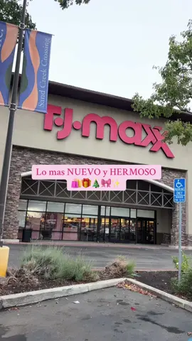 @TJ Maxx Todo supper hermoso 🛍️🎄🎁🎀✨ #chicas #tjmaxx #tjmaxxfinds #tjmaxxshopwithme #tjmaxxshopping 