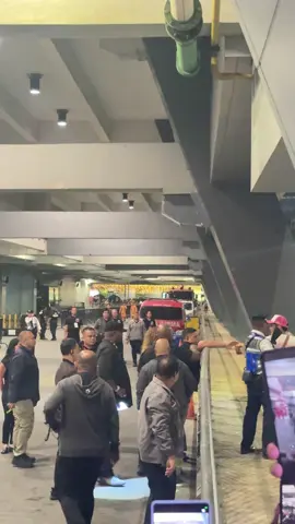 I never expected that this gonna be happening. Its all worth it. Super love nya ang filipino lamb. Parang sobra pa to sa svip. My heart and my soul is full. (kilig) And she waved at me. (Nag assume ba ko?!) Napaka sarap sa feeling. ❤️💚🩷🫶🌈 i love you mimi. 🫶 #MariahCareyConcert#TheCelebrationOfMimi2025@Mariah Carey  🩷🥺