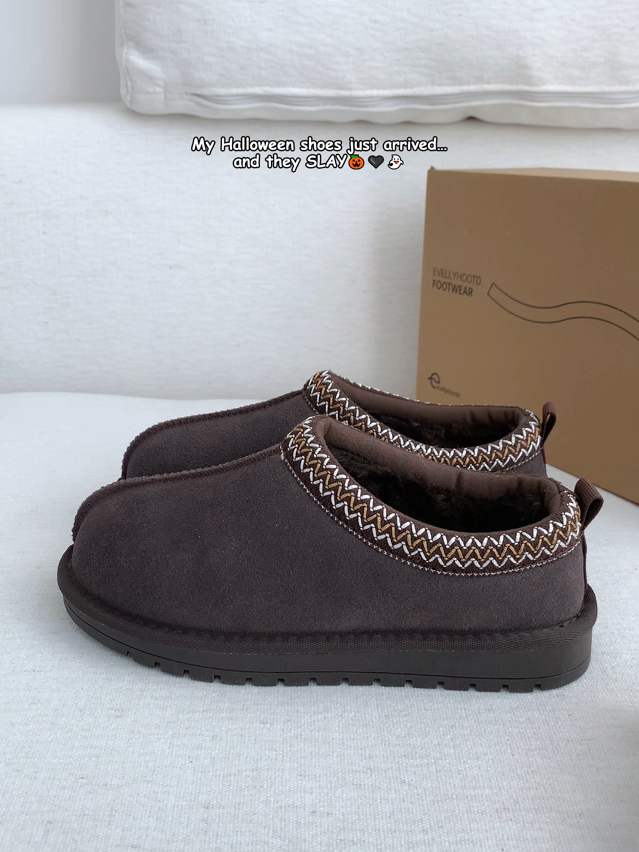 My Halloween shoes just arrived… and they SLAY. ✨🎃🖤#90 #style #halloweenmakeup #tiktokmademebuyit #blackfriday #Christmas #halloween2025 #evellyhootd #fall #fyp #slippers #viral #comfyshoes #fashion