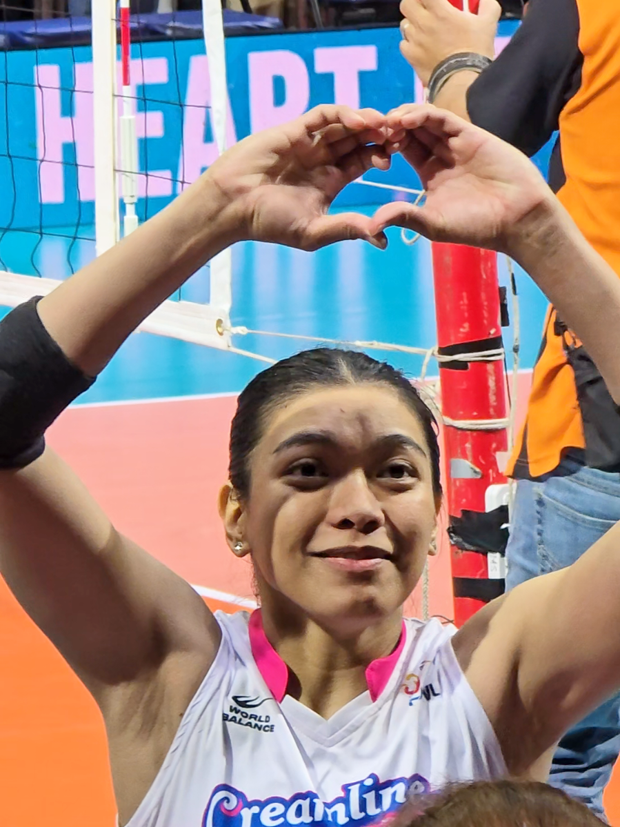 The most loved Pinay Volleyball player of all time, THE PHENOM ALYSSA VALDEZ 🍦🩷🏐🇵🇭 #volleyball #creamlinegoodvibesallthetime #creamlinecoolsmashers #alyssavaldez #phenomalyssavaldez @Premier Volleyball League @Creamline Cool Smashers @Alyssa Valdez 