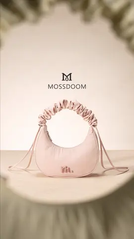 The Sylvi Bag — timeless elegance meets modern charm. ✨ With its structured silhouette and versatile design, it’s the kind of bag that elevates every outfit effortlessly. 💼 Style it your way — tap our profile to see more details! #MossdoomIndonesia #TimelessElegance #WIBGajian #GajianSale #fyp 