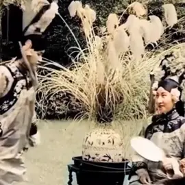 Video trên quay năm 1950 nói về các cô gái đang trình diễn trang phục và lễ nghi của phụ nữ qua từ thời đại Trung Quốc thời xưa #haucungnhathanh #nguyetvonglau_ #tanlaunguyet_team #palace_grp🦋 #vệyếnuyểnmãikeoo 