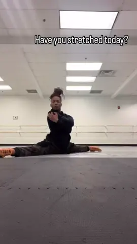 Your body will thank you later 🌟 Let’s make stretching the new trend #StretchChallenge #FlexibilityGoals #DanceStretch #DancerLife #JazzStretch  