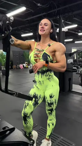 Shoulders #biggirl #top #sportgirl #bodybuilding 