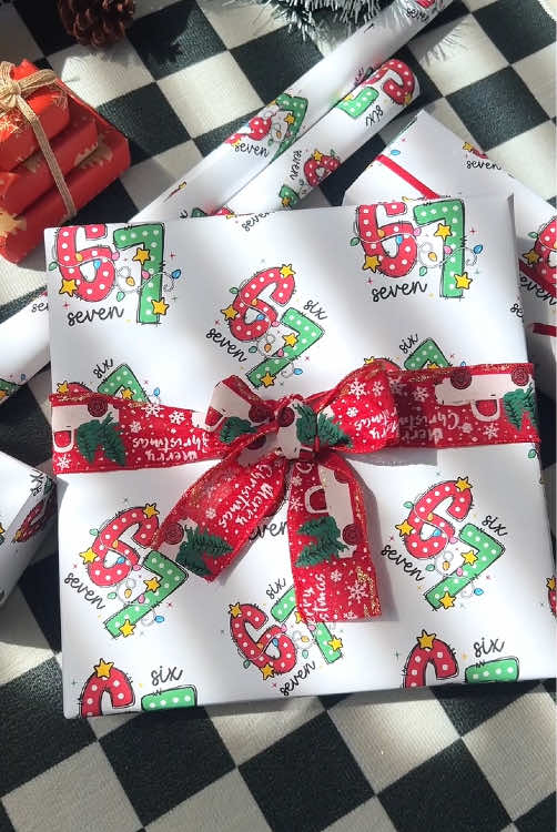 Be honest — would you wrap your ex’s gift in this? 😏 “Six. Seven.” Wrapping paper – because chaos is the new aesthetic 💥 Comment 🧠 if you get it, 🎄 if you’re lost 😭 #67kid #christmaswrapping #funnygiftideas #wrappingpaper #funnychristmas 