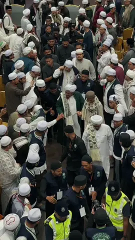 “Sesungguhnya perjumpaan dengan kekasih itu adalah ubat bagi hati” العلامة المربي الداعي إلى الله الحبيب عمر بن محمد بن سالم بن حفيظ 🤍 #fypシ゚ 