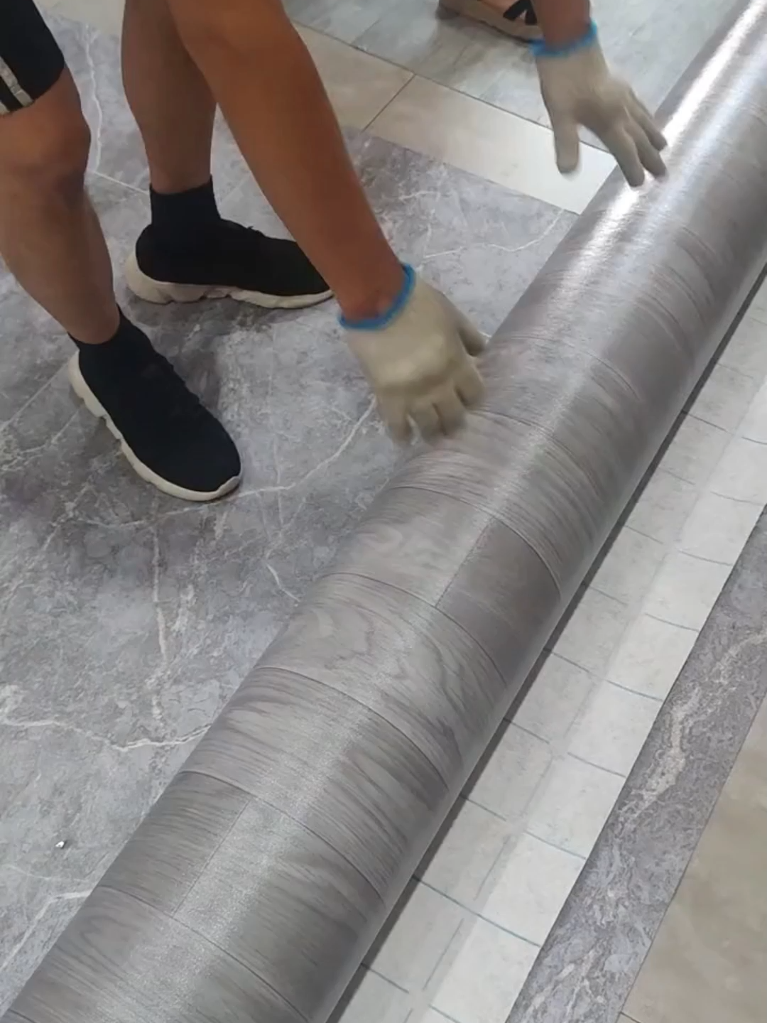 Affordable and durable floor covering. Get yours today! #chslinoleumshop #linoleum #linoleumflooring #linoleumflooringmakapal #linoleumflooringrolls #linoleumpvc #linoleumfloorcovering #fyp #tik_tok #clarencesnow