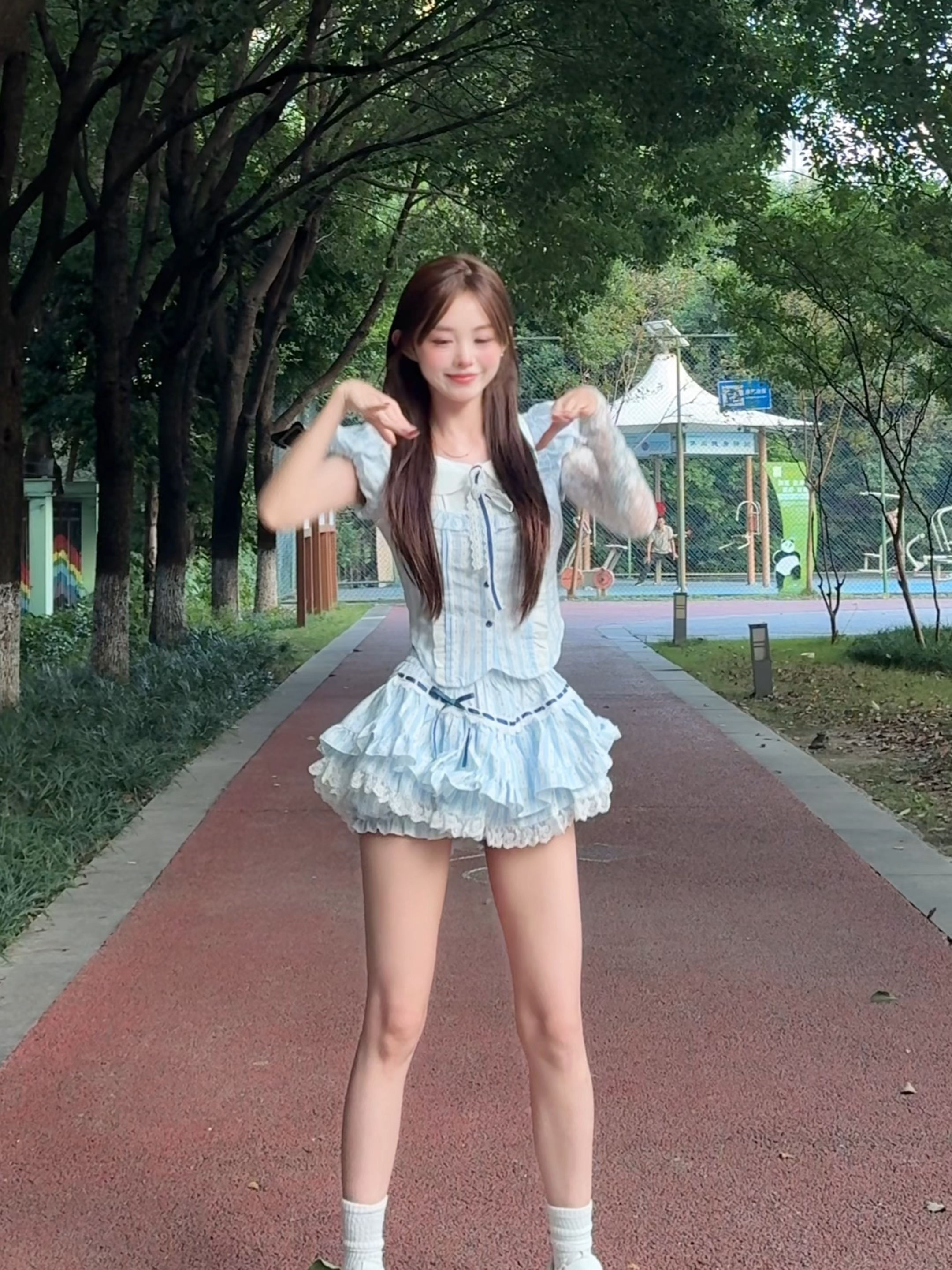 Hey～我请你再靠近我一点点～ Hey～ I ask you to come a little closer to me～ #李兜兜 #川渝女生 #廚娘 #甜妹 #dance #dou57dou #doudn #douuod57 #doudou #fyp #foryou #for #foryoupagе #or #snowwhite #tiktokshop