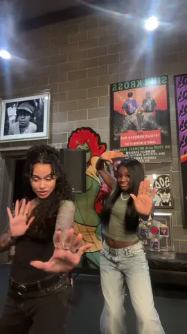 👀 @JayfromtheA gets Folded with @Kehlani 