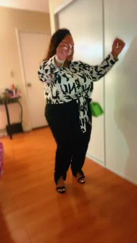 IT’S MY BIRTHDAY AND I’M ABOUT TO HAVE A GREAT NIGHT OUT ON THE TOWN 💚🌈♎️🎉🎂🥳🔥👌 #fyp #octoberlibra♎️ #birthdayvibes #birthdaygirl #birthdaycelebration 