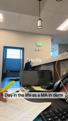 Sneak peek of what I do every morning 🥰 #fyp #dermatology #newtovlogging #medicalassistant 
