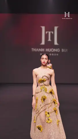 Á hậu Nguyễn Cao Minh Anh  sải bước trong BST Manifeste tại Shanghai Fashion Week 2026#nguyencaominhanh #BSTManifeste #THANHHUONGBUISFWSS2026  #FounderThanhHuongBui #CEOThanhHuongBui