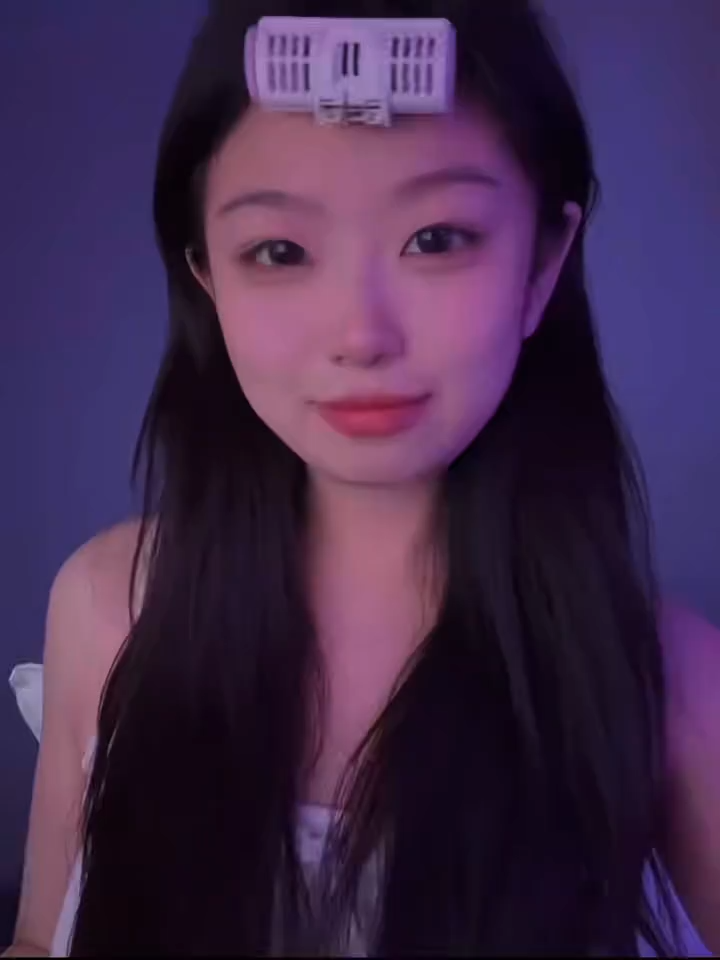 电子烟中的“性能小钢炮”！体积不大，能量爆棚。#实力派 “一口冰爽，直击天灵盖！” 兩檔可調氣流，三檔可調冰度，三檔可調功率，你敢开到最大吗？#冰爽挑战 👀看这个屏！🌀调这个档！💨看这个烟！還能玩小游戲 一套操作下来，我直接爱了！#解压神器