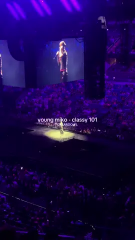 young miko performing classy 101 in orlando, fl opening for billie eilish #hmhastour #youngmiko #billieeilish 