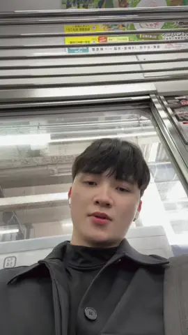 Mệt sml vẫn phải lết xác đi làm vì sợ mình nghỉ thì sản lượng của công ty vẫn thế🥱