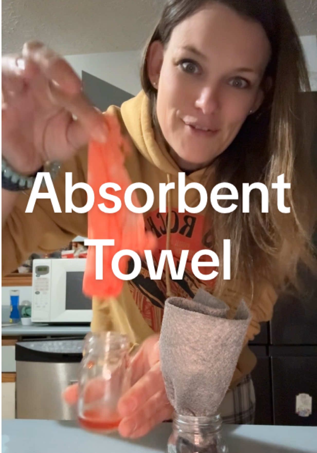 Reviewing this super absorbent towel #KitchenHacks 