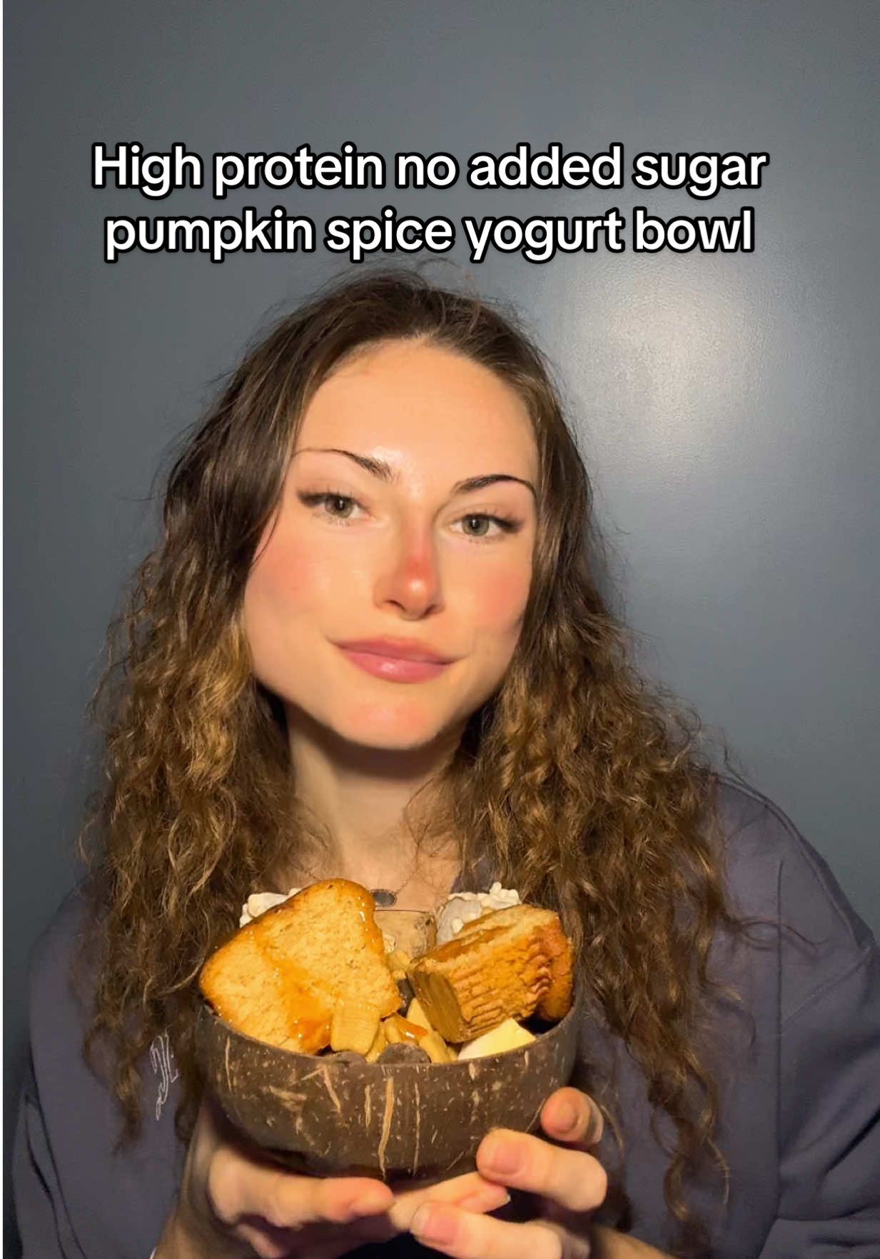 High protein no added sugar pumpkin spice yogurt bowl dessert featuring frozen trüfrü🥣🍫🍌🫐My go to autumn recipe using healthy, nutritious ingredients with a seasonal spin🎃 @Trü Frü #FoodTok #snacktok #healthydessert #trufru #fall @Barebells USA @Barebells @Catalina Crunch @MRSTASTE @Mrs Taste @Quest Nutrition @atkinsnutritionals @Genius Gourmet @Primal Sweets @Chobani 