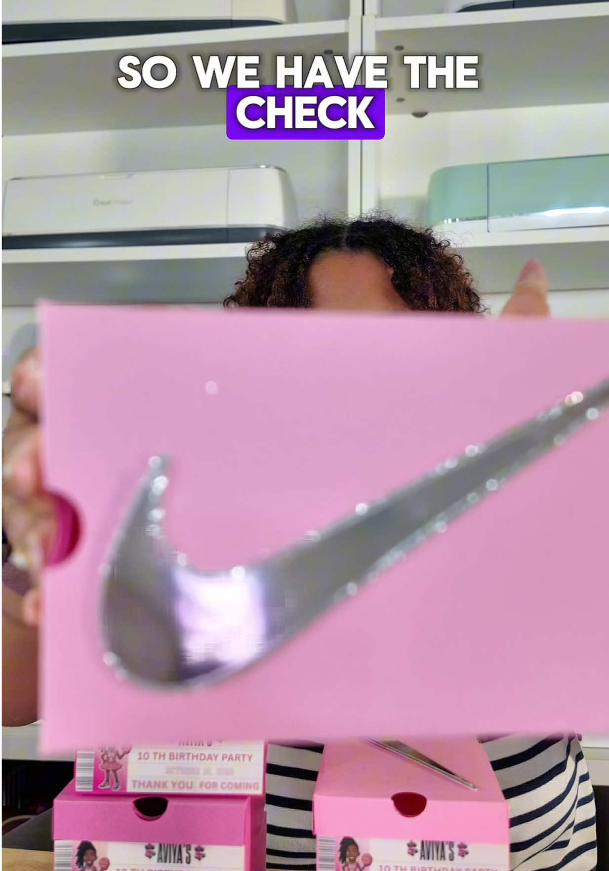 Got a lot done today, worked on boxes and the centerpiece base up until 11:30 at night.  Y’all know that’s late for me 😩😩😩😩😩 Sneake box template, glitter & metallic cardstock from @TheCraftPrint Shop #thecraftprint #papercrafts #cricutmade #cricutcreated 