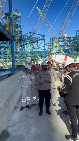 Kapolres Morowali AKBP Zulkarnain, S.H., S.I.K., M.H. meninjau langsung lokasi kebakaran tungku yang terjadi dikawasan PT. IMIP. Minggu 12/10/2025. #kapolresmorowali #polresmorowali 