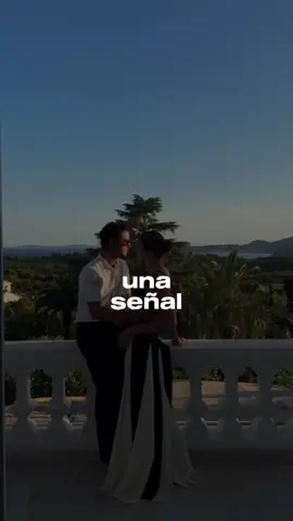 Apareció este video por algo. ✨ A veces pensamos que es amor… pero en realidad es apego. Esa sensación de que no podemos vivir sin la otra persona no siempre es amor, a veces es una herida que no hemos sanado. Y hasta que no aprendamos a soltar desde el amor propio, vamos a seguir repitiendo la misma historia con distinto nombre. 🔗 Mira el link en la bio —te va a hacer clic.
