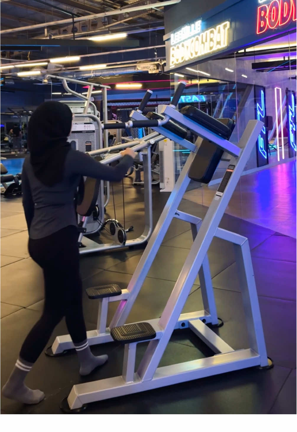 core’s on fire but we smile through it 🙂🔥 #GymTok #fy 