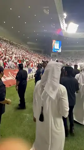 شاهد اشتباكات جماهير الامارات ولاعبي منتخب قطر عقب الهزيمة اليوم 