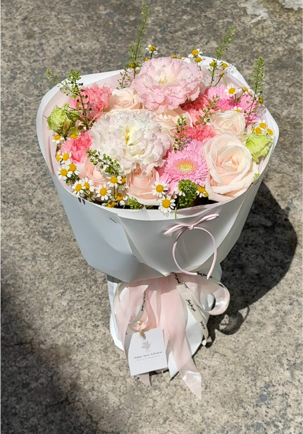 Đừng quên đang có ưu đãi cho 20/10 nha các chàngg 💕  ⋆ ˚｡⋆୨୧⋆｡˚ ⋆ Vì tiệm hoạt động online, bạn nhớ đặt trước để LiLaLa kịp chuẩn bị hoa gửi đến nhé 💕 📍 Tiệm hoa LiLaLa – Cần Thơ 💌 Follow ngay để cập nhật mẫu mới và deal xịn nha!#xuhuong #cantho #flowers 