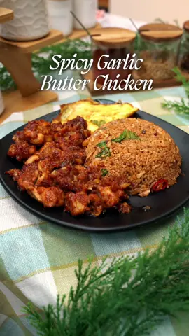 Spicy Garlic Butter Chicken untuk harini 😍 Bahan-bahan  Ayam Goreng 1. Ayam bahagian peha (potong kecil) 2. 2sb Tepung gandum  3. 2sb Tepung jagung 4. 5 ulas bawang putih (diracik)  5. 1sb jintan manis 6. 1sb serbuk cili  7. 1/2sk garam 8. Air Sos 1. 2-3sb butter 2. 5 ulas bawang putih (diracik)  3. 1/2sb chilli flakes 4. 1sb sos cili  5. Sedikit air 6. 1/2sk garam 7. 1/2sk gula 8. Bancuhan air dan tepung jagung #hamdanmasak #spicygarlicbutterchicken 