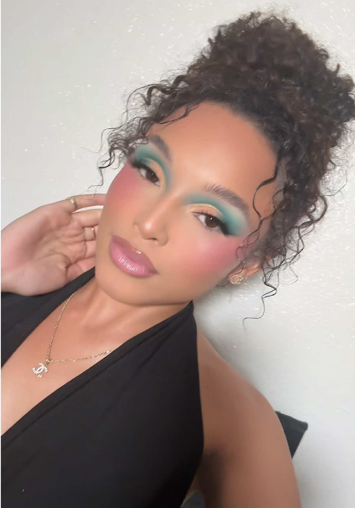 I loveee 😍 @MakeupByGilly on the glam 🤏🏼  -#fyp #makeup #makeuptransition 