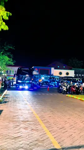 Semakin malam semakin dingin 🥶🤙🏻  #properbus #avanteh8 #hobimodip #enjoywithus #pranatatransport 
