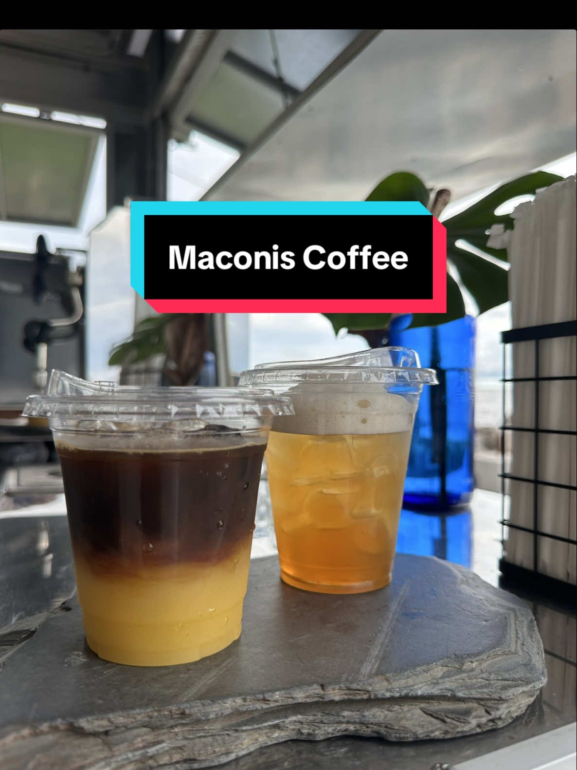 Satu lagi port healing tepi laut di Perlis. Sambil layan angin sepoi2 & sunset, kita ngopi2 sambil enjoy pelbagai kudapan kat area tu.  Decent coffee, chill place & memang recommended kalau anda ke Perlis 🔵🟡 @Maconis #cafehunting #ngopiperlis #coffeelover #coffeetime #fyp 