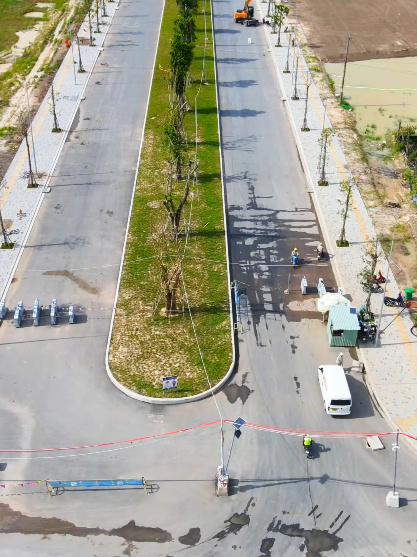 💥 Vinhomes Green City Tháng 10 – Tiến độ khiến giới đầu tư “đứng ngồi không yên”! Từng mét vuông đều chuyển mình từng ngày… Cảnh tượng Vinhomes Green City tháng 10 này khiến ai đi ngang cũng phải thốt lên: “Nhanh đến khó tin!”. Liệu đây có phải là bước đột phá trước ngày ra mắt chính thức? 👉 Cùng xem đến cuối video để hiểu vì sao dự án này lại khiến cả thị trường sôi sục! #TienDoThanToc #Vingroup #Dautu2025 #Vinhomesgreencity #TienDoThang10 #Vinhomes2025 #DongDuongRealty#GreenCityBungNo #TienDoVuotMoc