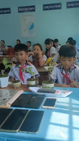 Sao giờ ra chơi mà các em ngồi trong lớp không vậy?😂😂😂#hocsinh #xuhuongtiktok 