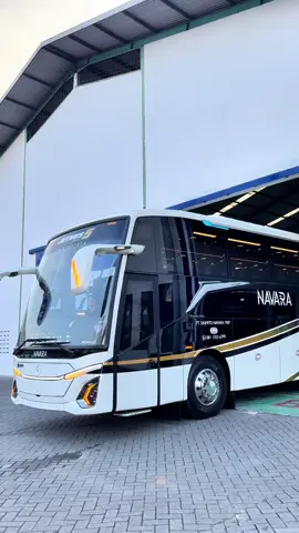 Welcome to Navara @PatrickSoetedjo @faruqraiss 🍊 #navaratrip #mercyoh1626s #singleglassbus #busmania 