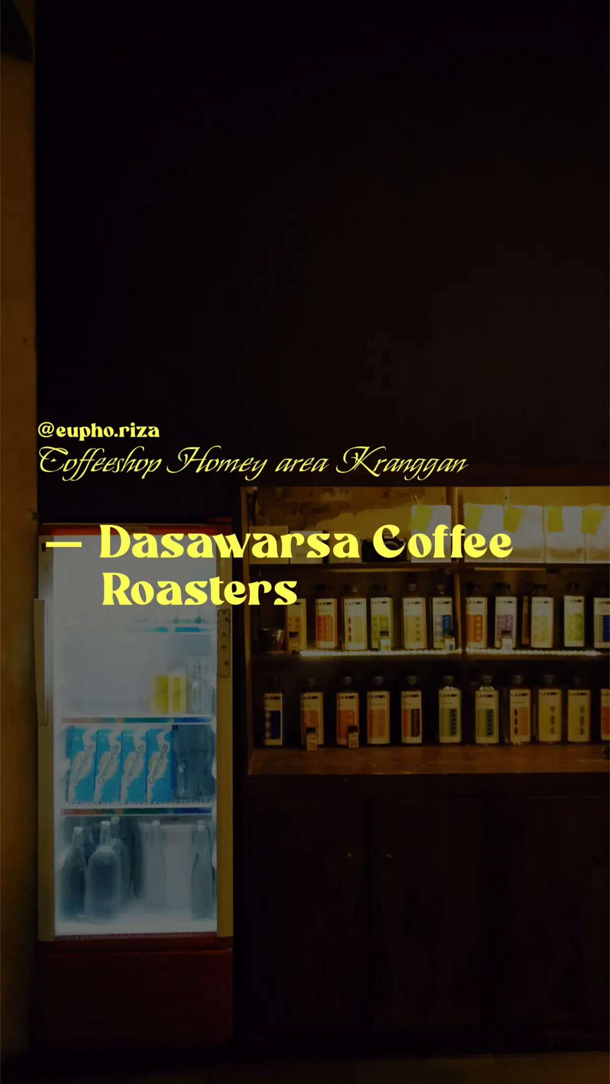 Kenal ‘The Famous One’ Roti Kranggan? Nah ini satu lokasi, untuk kopiannya disini udah termasuk mumpuni dari segi rasa, selain kopi siap saji, disini juga ada roasters juga! #nongkrongjogja #coffeeshopjogja #cafejogja #dasawarsacoffee 