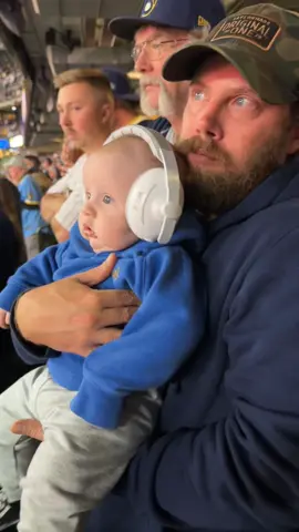 Milwaukee @Brewers youngest fan 🧢⚾️ Williams 2nd game before 1 year let’s make it 3 at game #6  #brewersbaseball #milwaukeebrewers #millerparkforever #babybrewer 