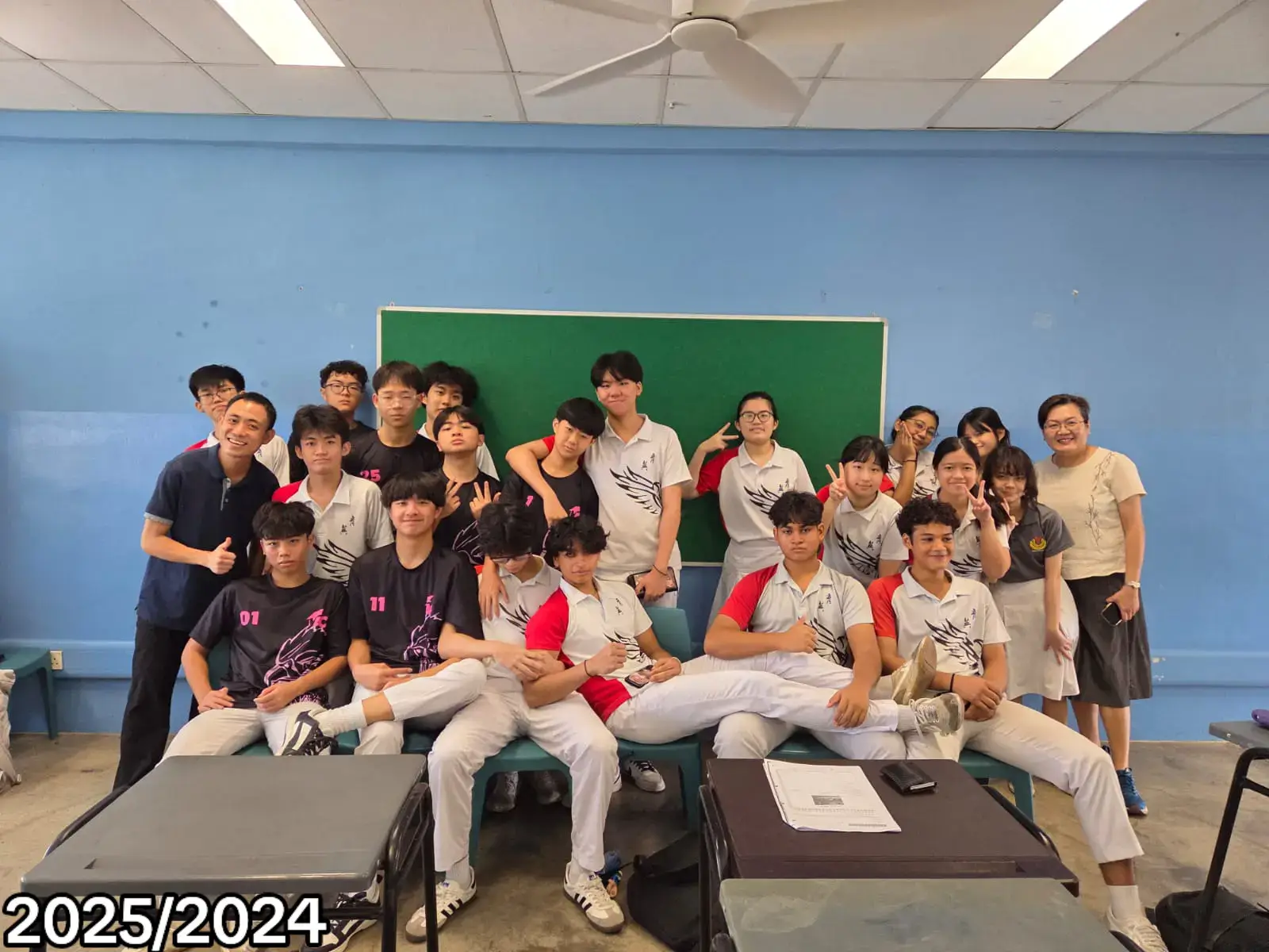 class of 2025‼️ dh '21 pic😕 miss out quite a number of people in '25 pic#classof2025 #graduation #graduation2025 #fyppp #fyourpage 
