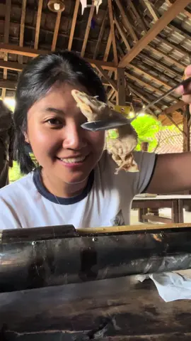 📍Kandang Ingkung Resto & Kopi, Yogyakarta 📝Garang Asam Bambu, Ayam Kampoeng 💰Rp 89,000 ✍🏻 8/10  makanan khas tradisional Jawa Tengah, yang punya cita rasa asam segar dari belimbing wuluh, sedikit pedas bikin nagih.. walau ayam kampoeng tapi tekstur ayamnya empuk karna uniknya dimasak menggunakan bambu dan dibakar dengan kayu jati. yummy!!!🤩🥰 #yogyakarta #makananyogyakarta 