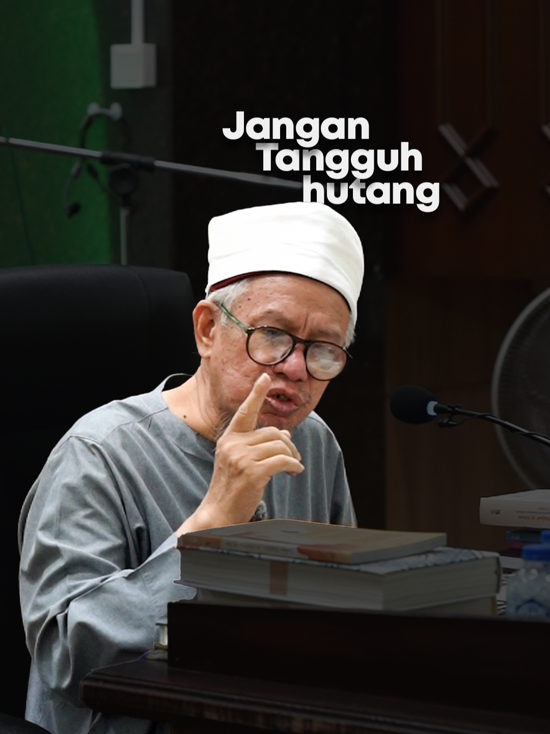 Jangan bertangguh membayar hutang. Setiap janji kepada manusia akan ditanya, dan setiap hutang akan menjadi beban di akhirat. Amalkan doa ini اللَّهُمَّ ِنِّي أَعُوذُ بِكَ مِنْ الْهَمِّ وَالْحَزَنِ وَأَعُوذُ بِكَ مِنْ الْعَجْزِ وَالْكَسَلِ وَأَعُوذُ بِكَ مِنْ الْجُبْنِ وَالْبُخْلِ وَأَعُوذُ بِكَ مِنْ غَلَبَةِ الدَّيْنِ وَقَهْرِ الرِّجَالِ