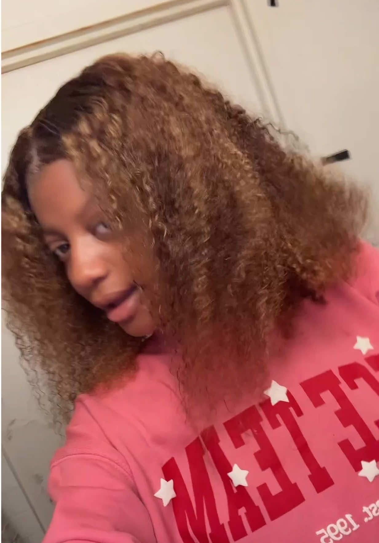 I’m inlove w/ this 13x4 p4/27 kinky curly bob wig from @Vinisay Hair 🤏🏽🤏🏽  #fyp #wiginstall #humanhair 