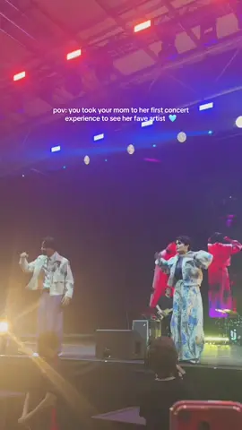 I witnessed my mom with the biggest joy that night. Advance happy birthday, mama @patgarcesss 🥰🩵Thank you for your music and unlocking another core memory for us, @TJ Monterde @KZ 🥹🩵🤍  #sarilinatingmundoconcert #tjmonterde #auckland #nz #ph 