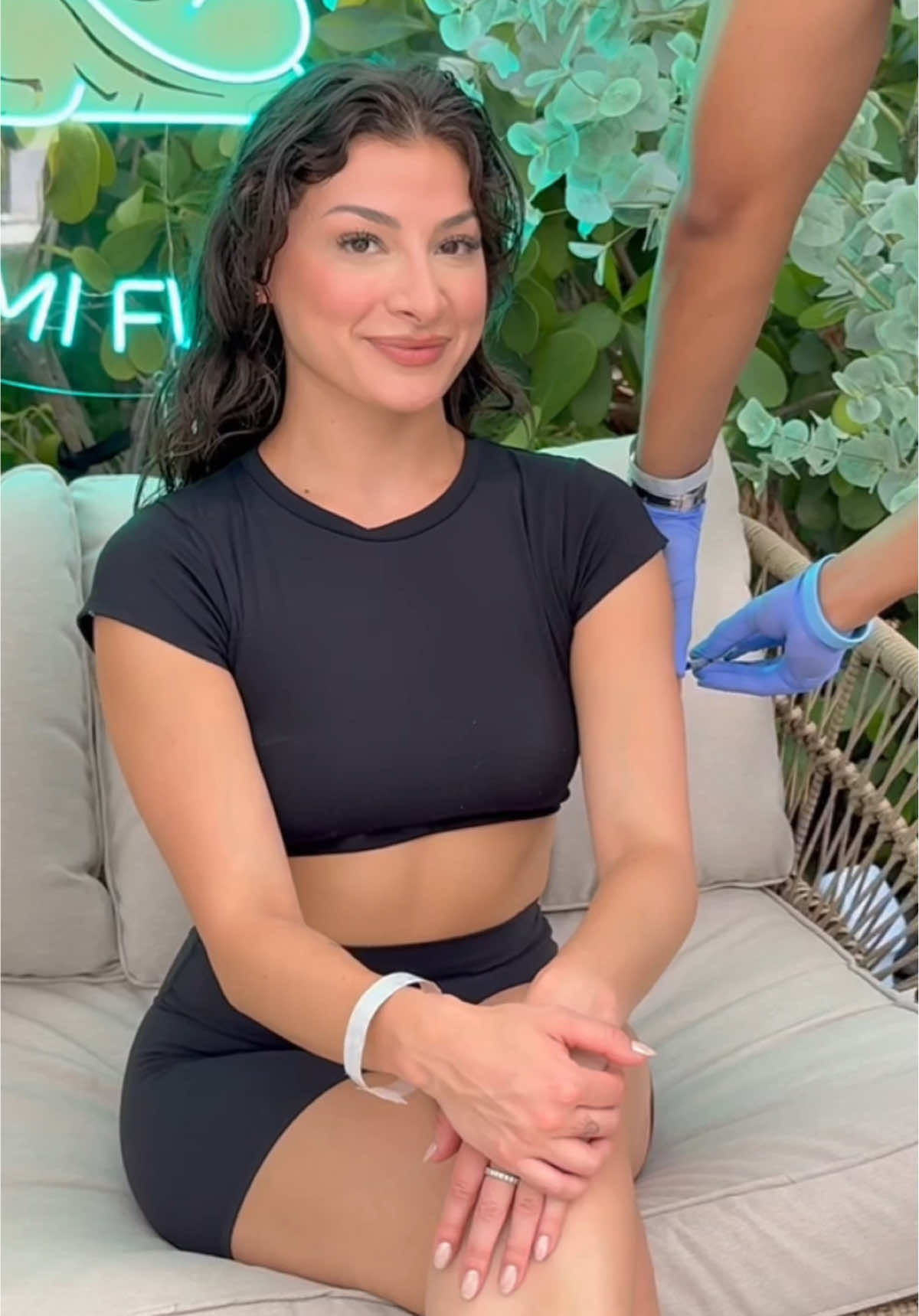 Before you party in Miami… do this 💧 #fyp #miamivibes #Hydration #Zen #miami #Elite #weekend #vira #viral #club #nightlife 