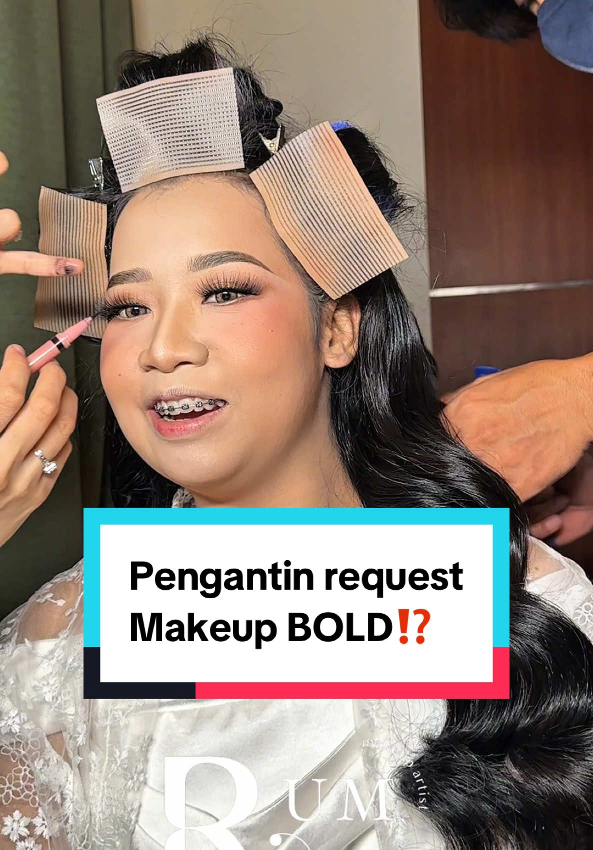Pokoknya kalau klien request BOLD seru bgt dehh🤣😍🤏🏻 ______ Makeup @rum_mua Hair do @Fahri  Booking & more info click link on my bio (Whatsapp admin - 087730467225) #muajaktim #muajakartapusat #makeupartistjakarta #muajakpus #muajakarta #muajakartaselatan #muajabodebek #makeupartist #indonesianmua #makeuptutorial #tutorialmakeup #muajaksel #muajakarta #muajakartatimur #muajkt #muajaktim #akadnikah  #muawisuda #mualamaran #muaengagement #muasisterofbride #muawedding #muagraduation #weddingjakarta #weddingbekasi #weddingdepok #makeuplamaran #makeupwedding #makeupweddingjakarta #preweddingmakeup #makeupprewedding #prewedding 