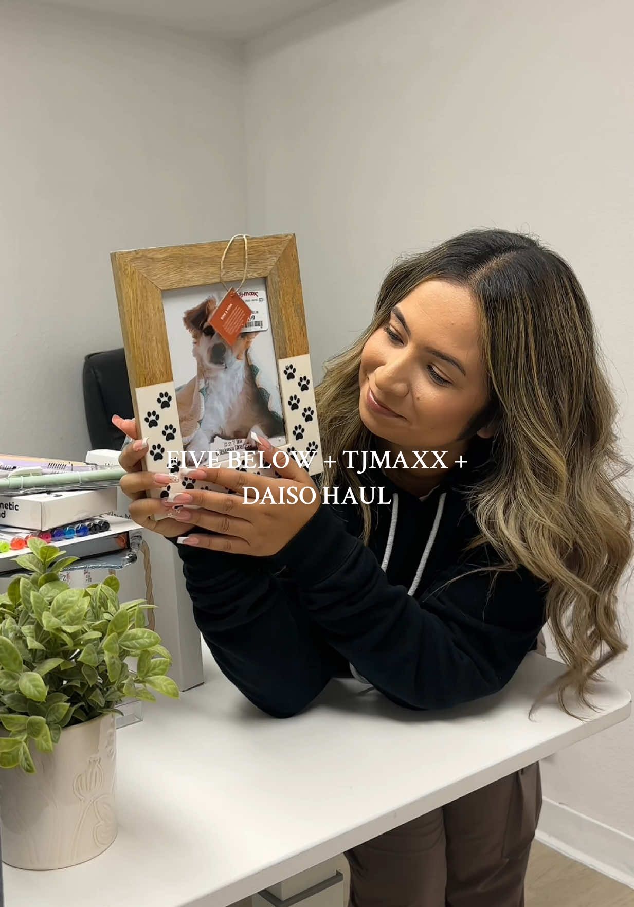 Adding some personality to our new office space!! I thought id be doing alot of pink office decor and supplies but I stuck with the neutral tones 🙂‍↔️🤍 #newoffice #tjmaxxhaul #daisohaul #fivebelowfinds #officemusthaves 