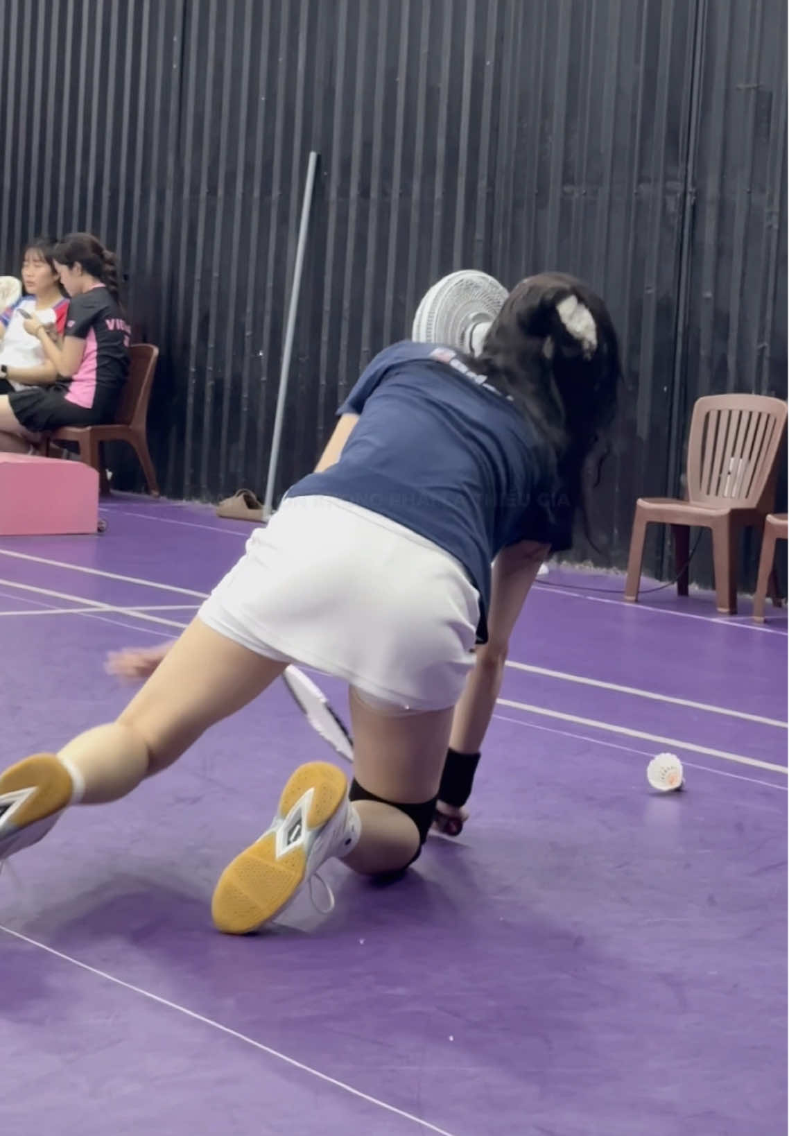 Cái đầu gối thêm năm nữa là bỏ luôn 🥲 #checkin #badminton #caulong #funny 