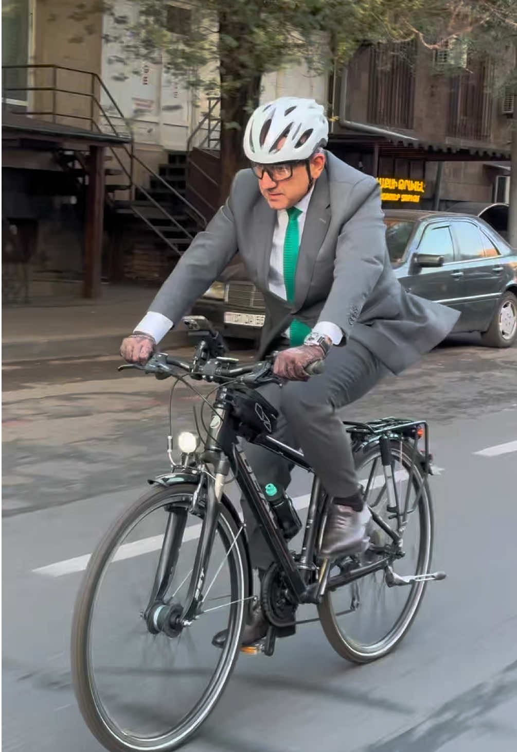 Աշխատանքի (դասի) գնալ հեծանիվով։ Դա ոչ միայն ամոթ չէ, այլեւ հարմար է, առողջ եւ հաճելի🚴‍♀️🇦🇲🚴‍♀️