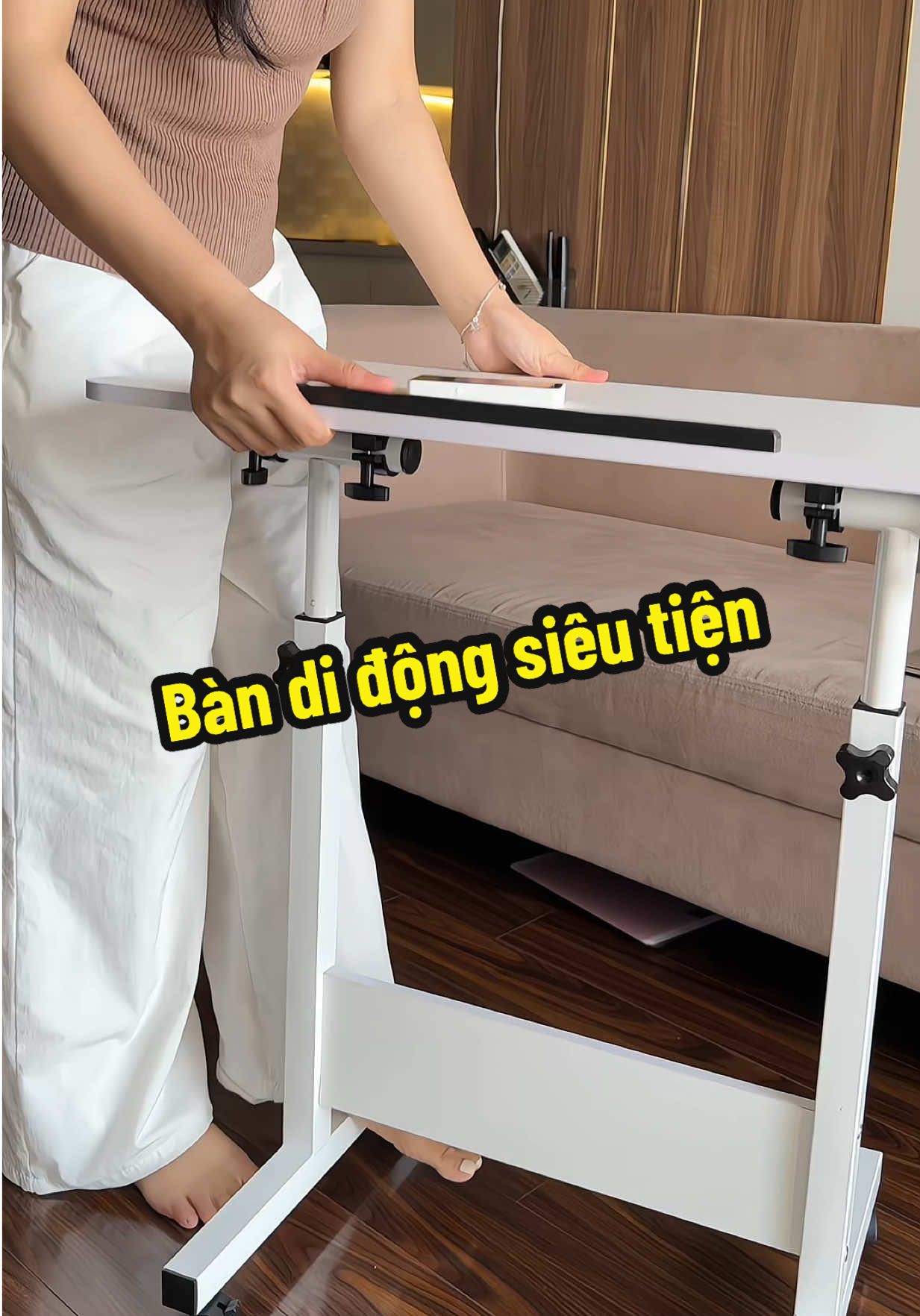 Cái Bàn này tiện lắm mang đi đâu cũng được nâng hạ chiều cao thoải mái học hay làm việc đều tiện#thuanhtichcuc #banhoc #banlamviec #goclamviec 