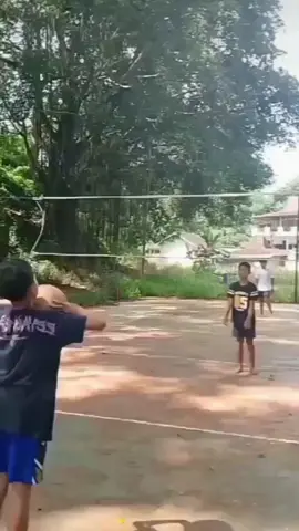 Đồng đội như này bao giờ mới vô địch 🤣