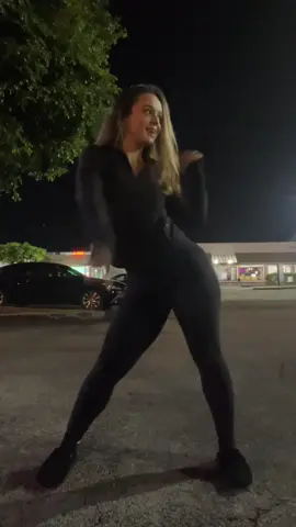 Parking lot dance while waiting for the police to come and take my police report from my hit and run 😝 #viral #creatorsearchinsights #dance #dancer #dancechallenge 